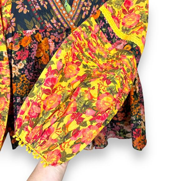 FARM Rio NWT Vibrant Flowers Garden Lace Trim V-Neck Bold Long Sleeve Blouse XS - Picture 5 of 10